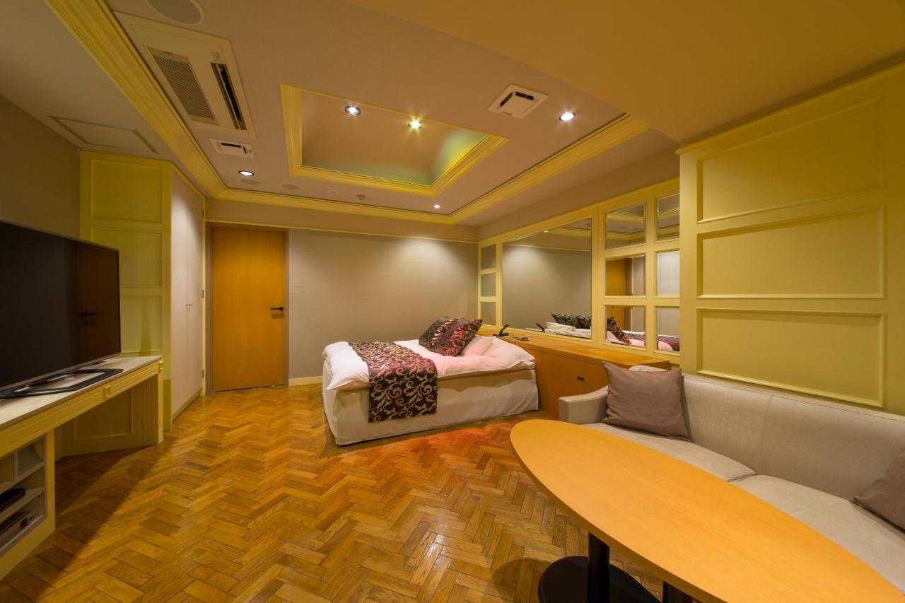ホテル ベニ ウエスト 大人専用 Ōsaka Exterior foto